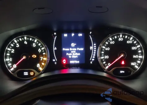 2017 Jeep Renegade Latitude 4X4 из США, поврежденный, VIN ZACCJBBB8HPE85191